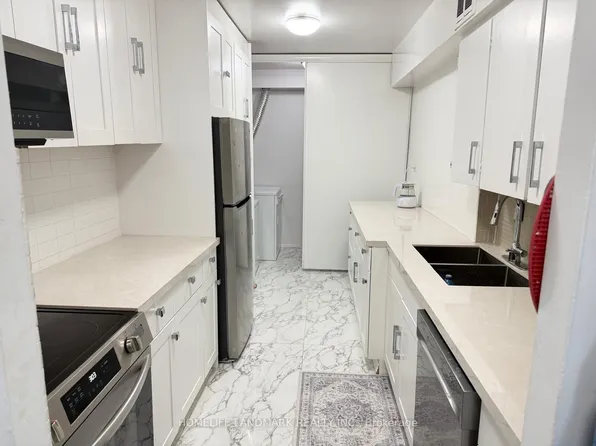 370 Dixon Rd #716, Toronto, ON M9R 1T2