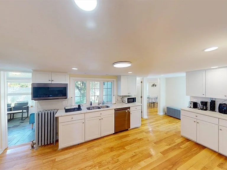 266 Webster St — Photo 8