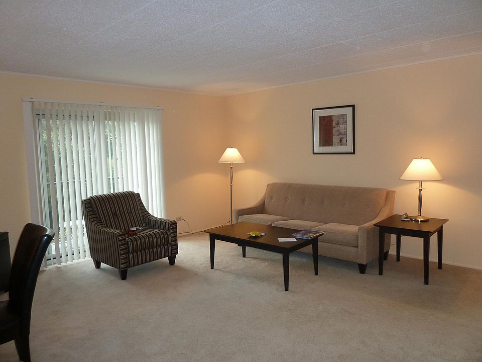 1st image of 3852 S Parkway Dr #3D