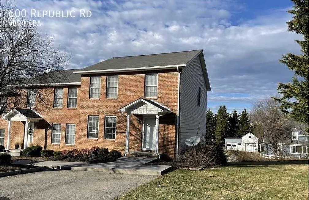 4 bed, 3.5 bath, 2016 sqft, $1,850 — Photo 1