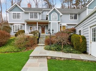 7 Grandview Dr, Pleasantville, NY 10570