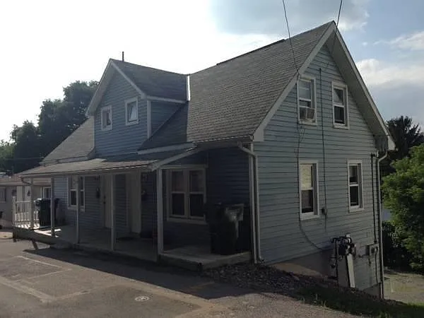 227 E Pike St — Photo 1