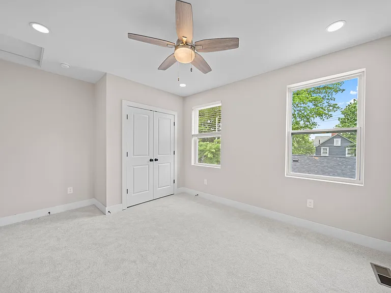 2589 Dayton Ave — Photo 29