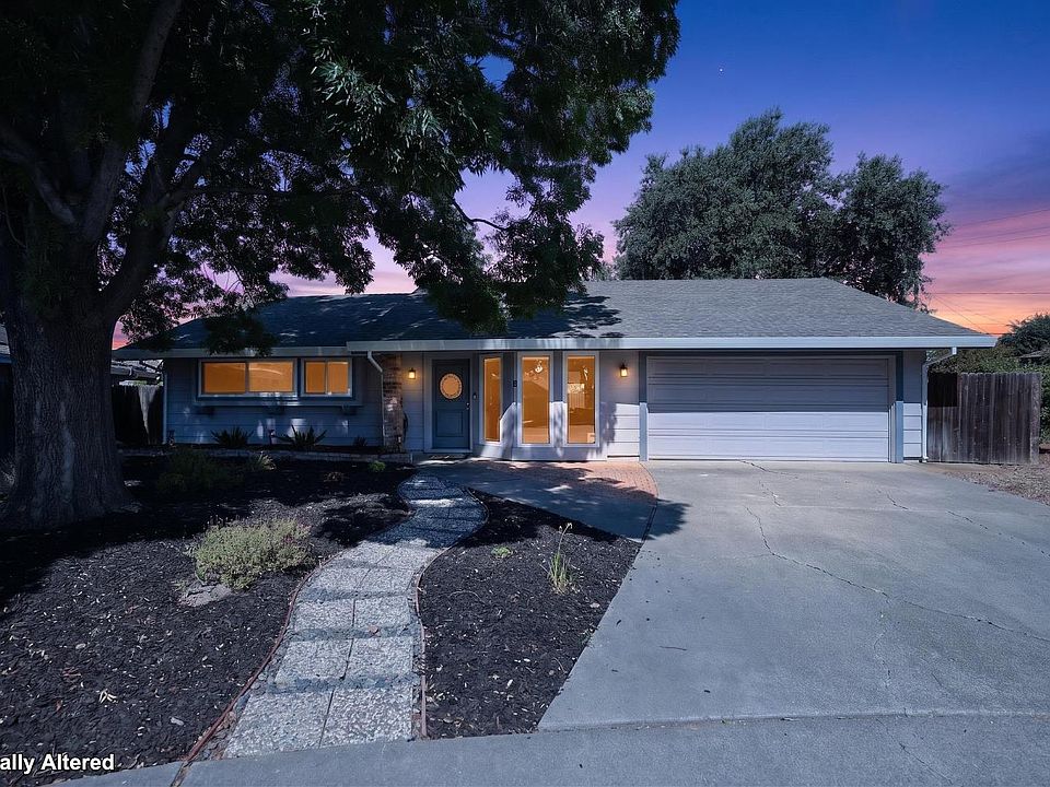 1st image of 6 Clover Ct