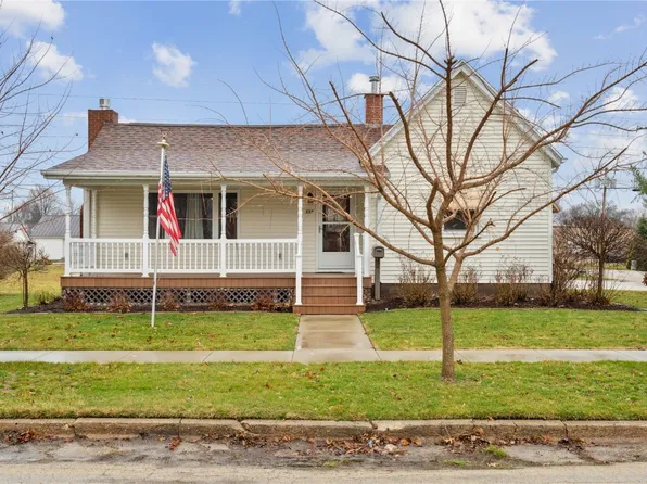 327 S Linden St, Monticello, IA 52310