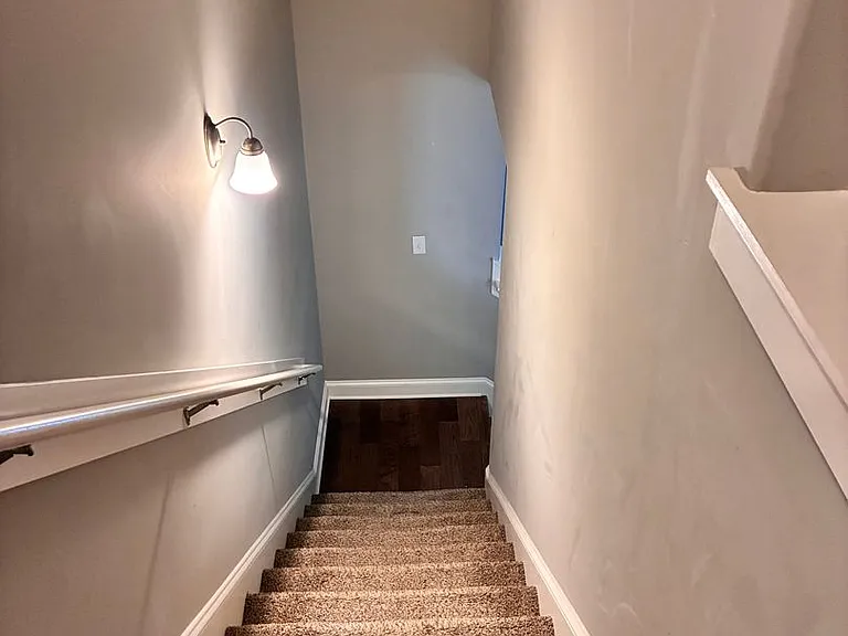 424 Walker Cir — Photo 13