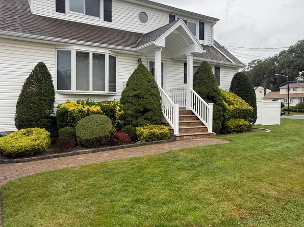 (undisclosed Address), West Babylon, NY 11704