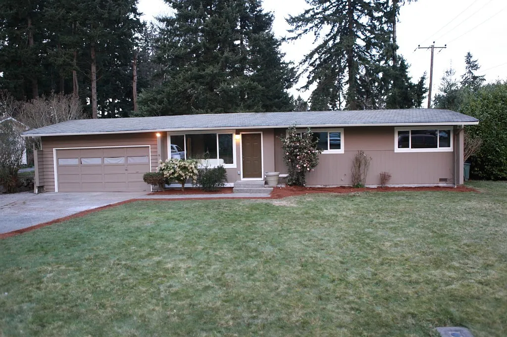 15806 33rd Ave NE photo 1