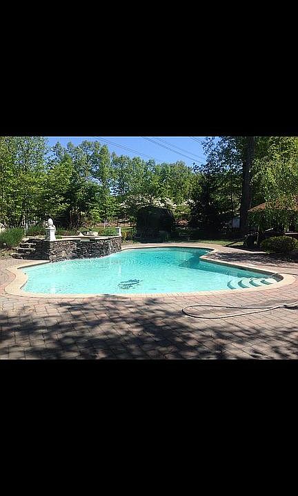 Heated pool & jacuzzi 