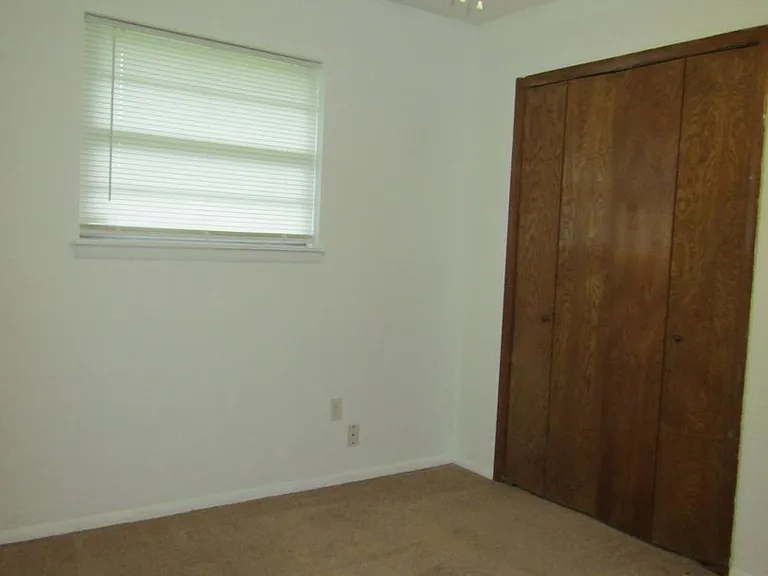 147 NE Dunlop St — Photo 17