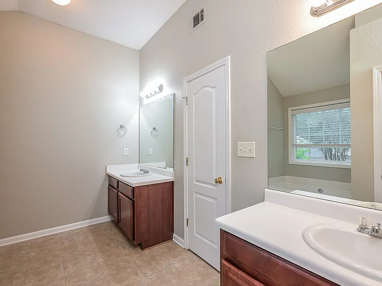 3363 Newtons Crest Cir — Photo 11
