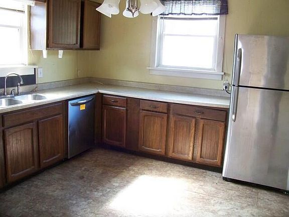 3rd image of 137 Wallace Ave