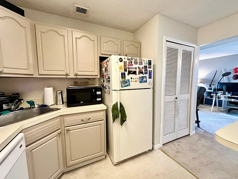 1001 Twin Circle Dr #1001 — Photo 9