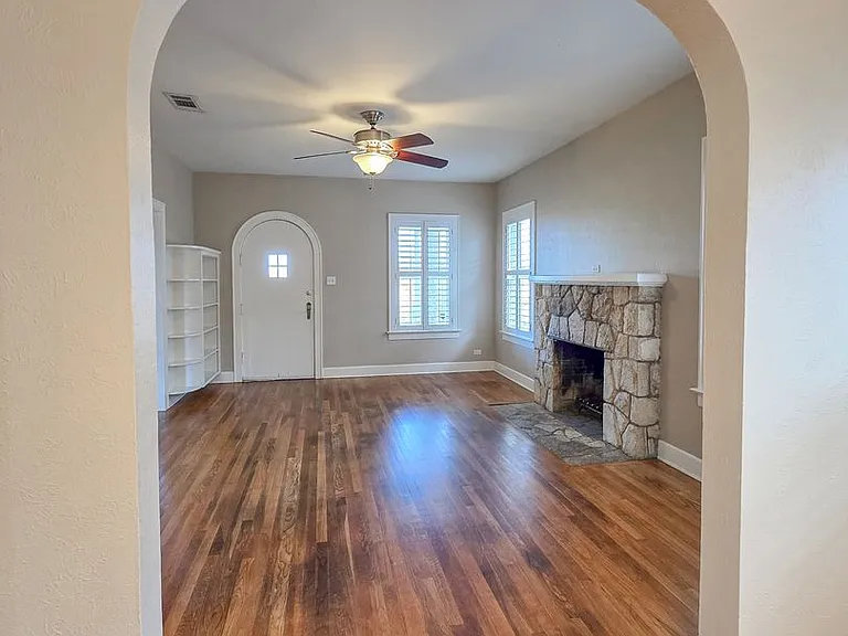3901 Red River St — Photo 13