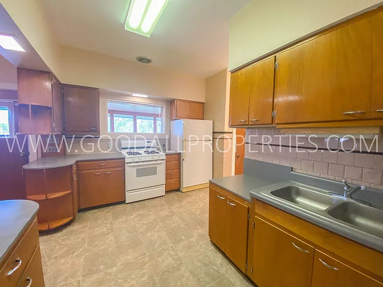 202 S 11th St — Photo 3