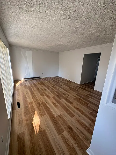 3 bed, 1062 sqft, $1,800 — Photo 2