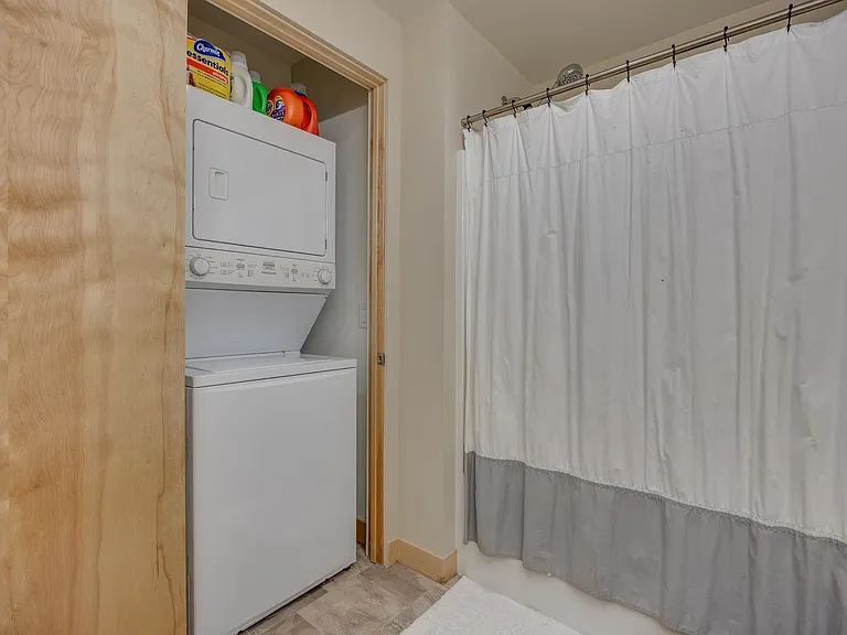 309 W Washington Ave — Photo 15