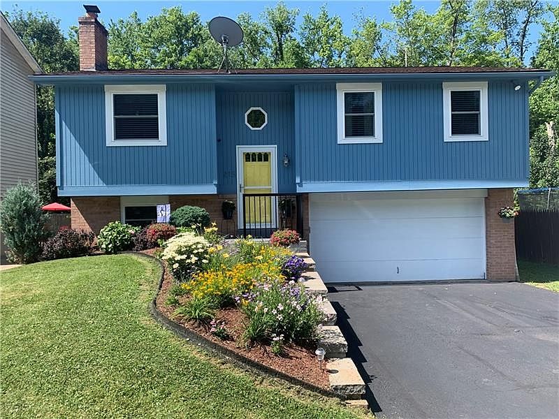 1st image of 215 Valley Stream Dr