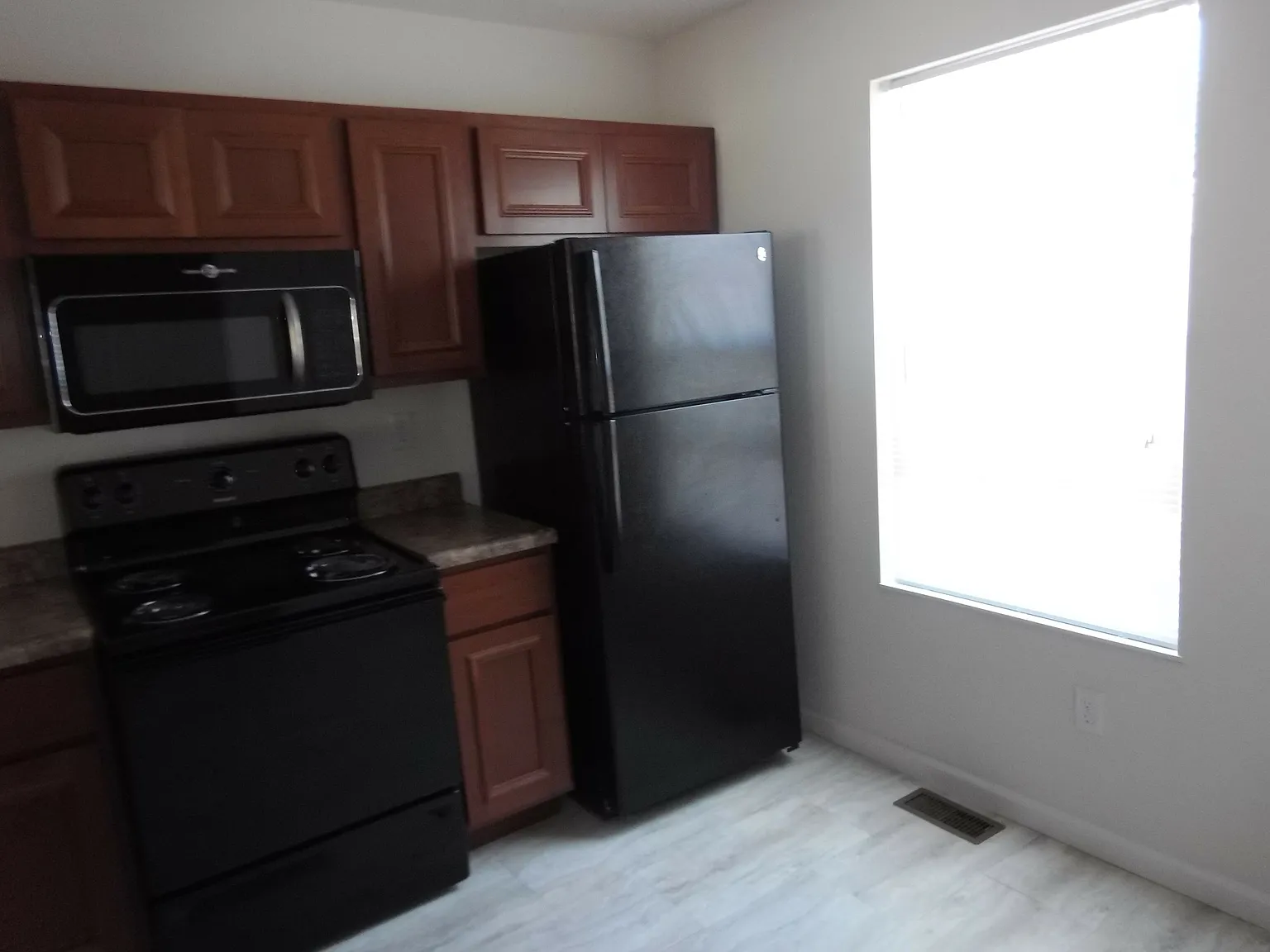 2 bed, 2.5 bath, 1200 sqft, $1,595 — Photo 3