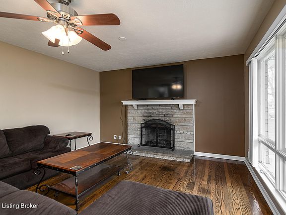 2nd image of 8621 Cotswold Dr
