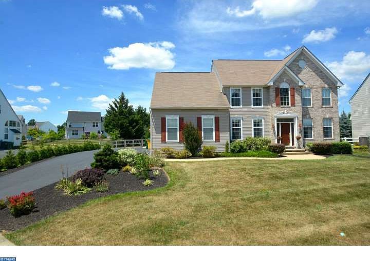 1st image of 804 Sweet Hollow Ct