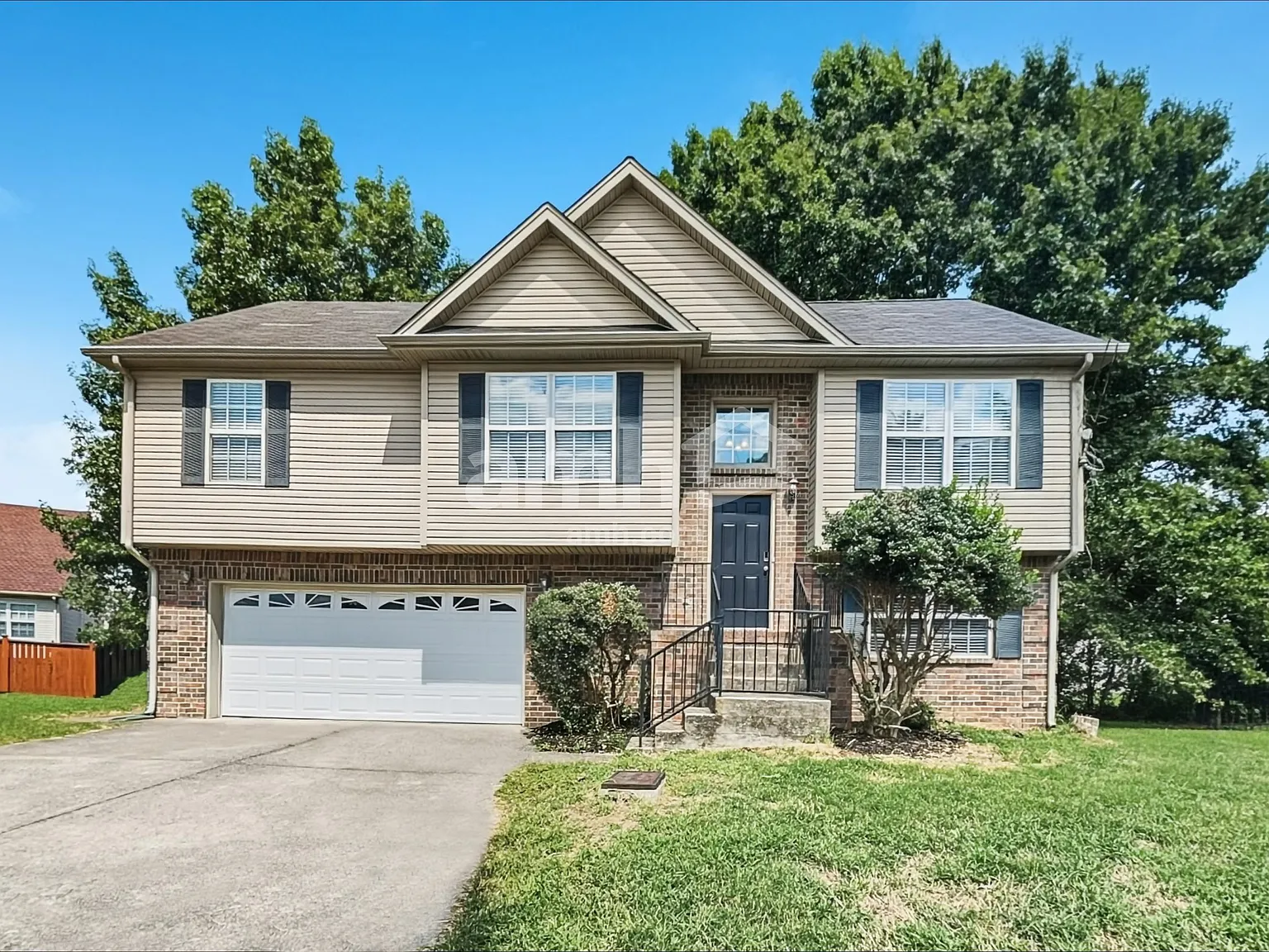 5 bed, 3.0 bath, 2021 sqft, $2,445 — Photo 1
