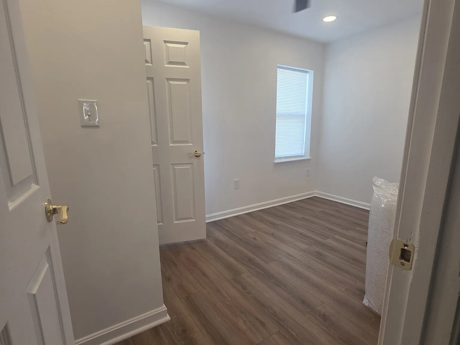 4 bed, 1.5 bath, 1000 sqft, $1,850 — Photo 4