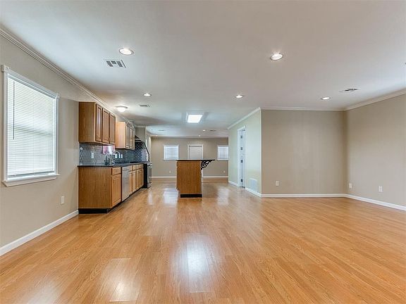 4th image of 3900 Hartline Dr