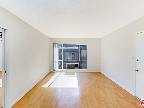 5th image of 1826 N Harvard Blvd #22