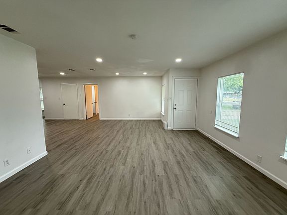 5th image of 319 Woodard Ave