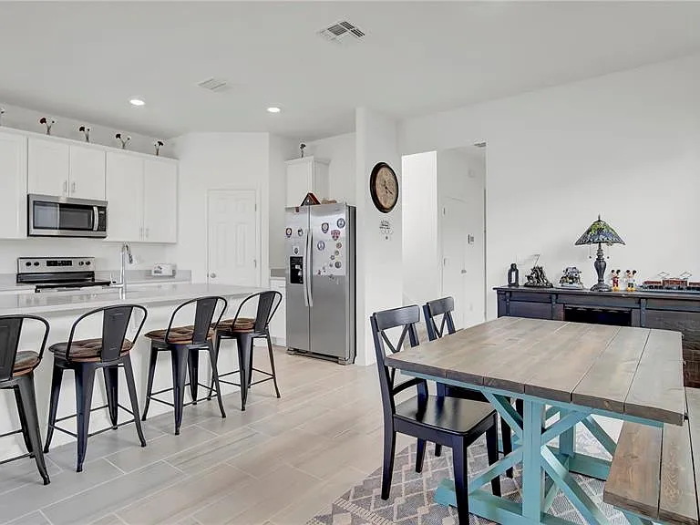 4704 Homestead Trl — Photo 5