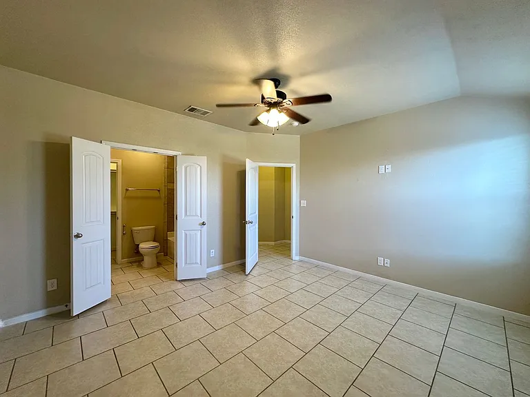 4601 Cambridge Dr — Photo 29