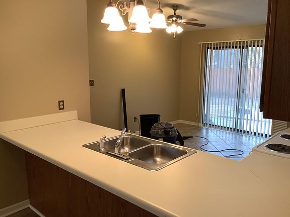 4th image of 258 Somerset Dr #258