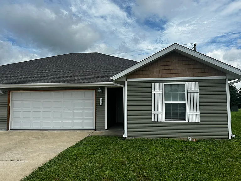 607B W Morgan Ct — Photo 2