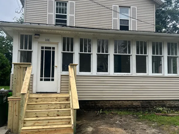 166 Sylvester St #B, Barberton, OH 44203