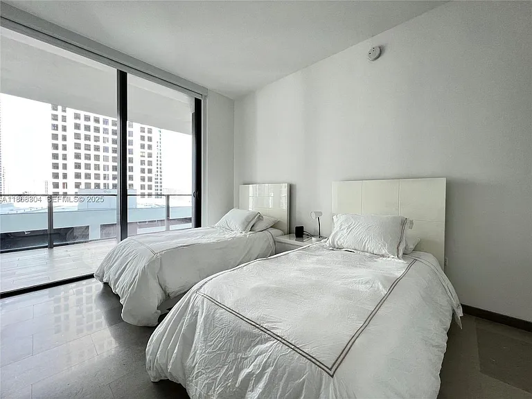 68 SE 6th St #1003 — Photo 6