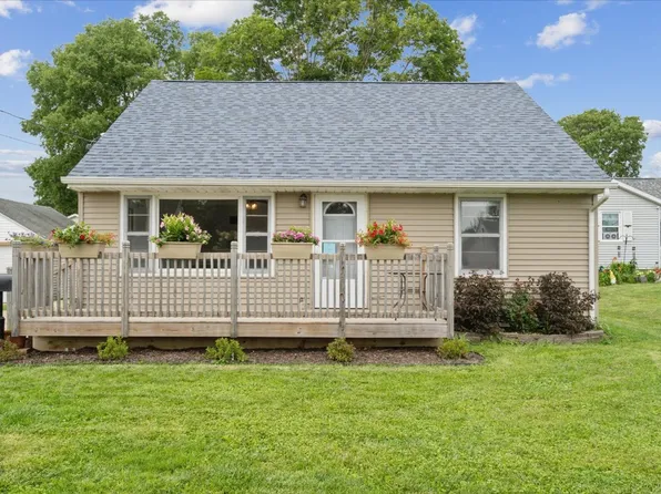 232 20th St NW, Cedar Rapids, IA 52405