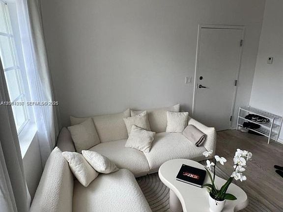 3rd image of 810 7th St #28