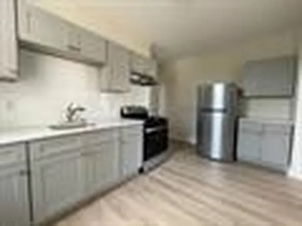 185 Garfield Avenue image 2 of 8