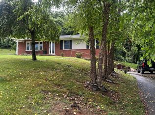 615 Pine Ridge Rd, Johnson City, TN 37601