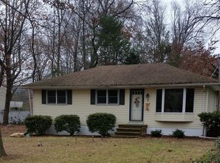 5 Yuma Trl, Oak Ridge, NJ 07438