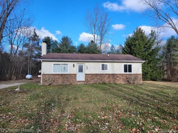 7674 Rynn Rd, Avoca, MI 48006
