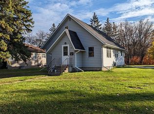 106 6th Ave NE, Roseau, MN 56751