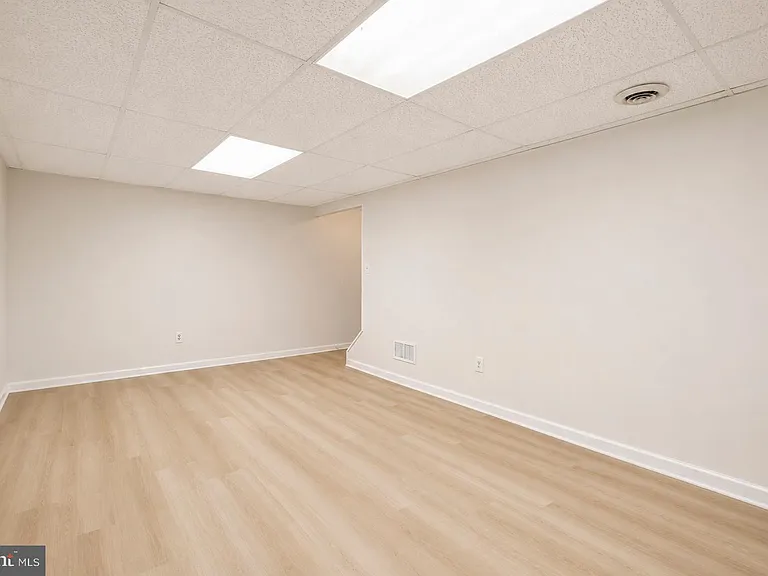 14435 Pebble Hill Ln S — Photo 19
