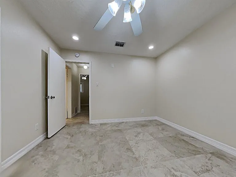 10506 Kirkdale Dr — Photo 4