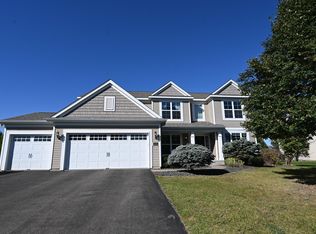 3806 Whitetail Dr, Shakopee, MN 55379