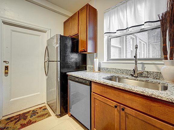 3rd image of 5000 S Cornell Ave