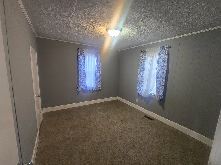 1237 Aspen St — Photo 3