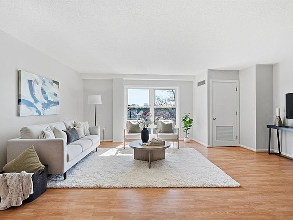 4th image of 314 Riverside Ave APT 408