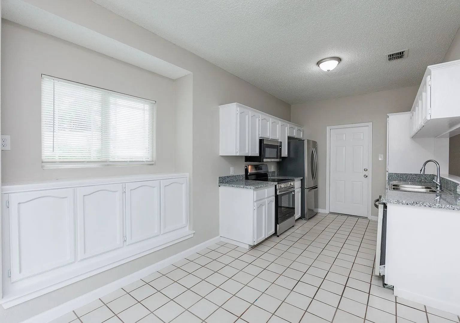 11313 Red Creek Circle - 3/bed 2/bath /$1695/month — Photo 4